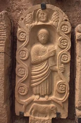 Estela con una figura humana